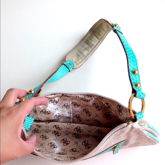 GUESS sling bag - Picture 3 of 5